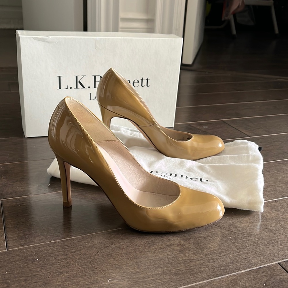 LK Bennett 36.5 Beige / Taupe Patent Leather Pumps